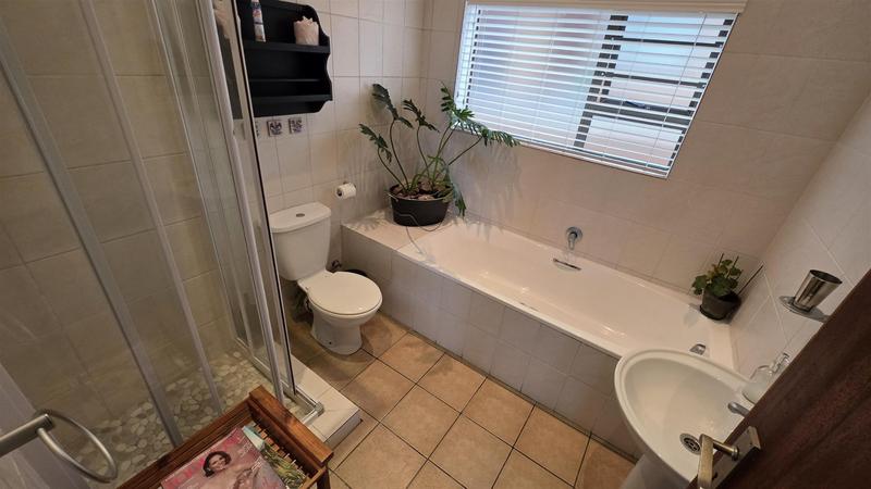 3 Bedroom Property for Sale in Reebok Western Cape